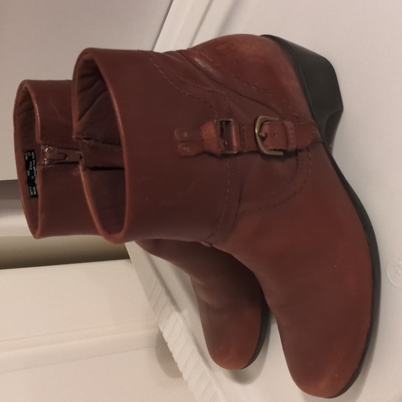 Leather Ankle Boots Clark's 9M. In Excellent Condition. - Picture 3 of 4